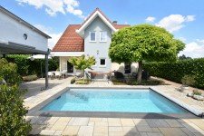 Hauptbild Stilvolles Familienwohnen mit Pool, Wellnessbereich