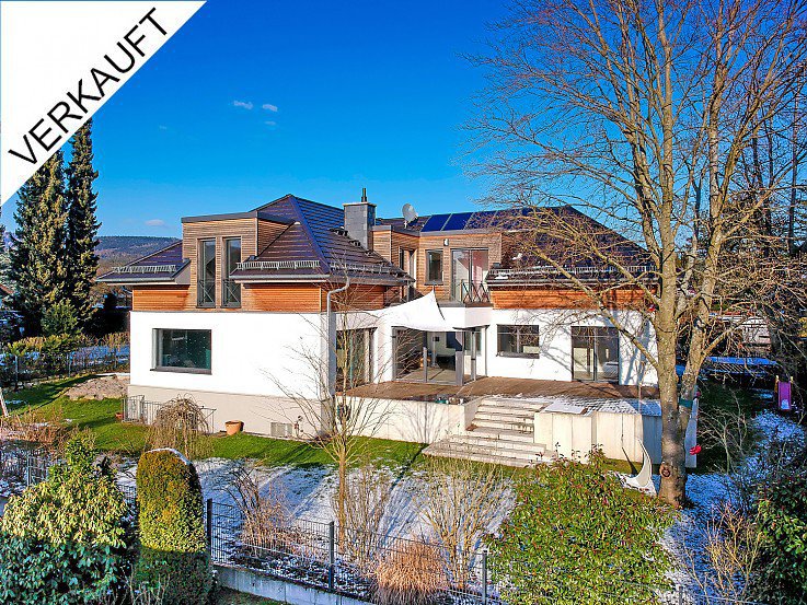 Foto Modern und großzügig: Familienvilla in Dornholzhausen