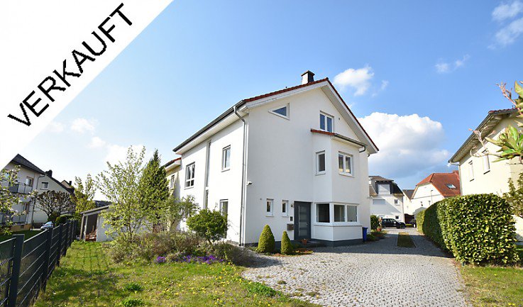Foto Moderne Doppelhaushälfte in Oberursel