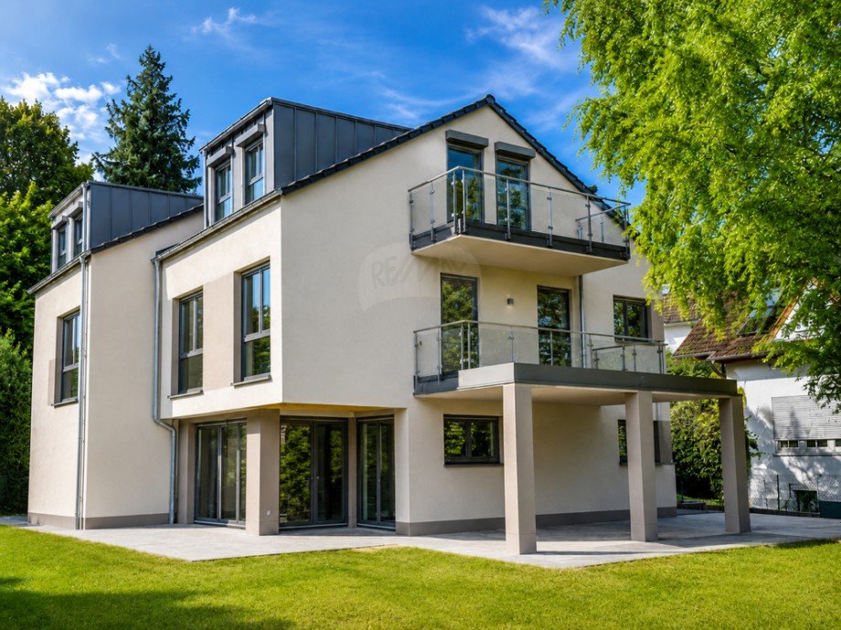 Hausansicht Doppelhaush�lfte Kronberg im Taunus / Sch�nberg (Taunus)