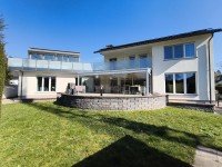 Hauptbild Große Villa mit zwei Wintergärtenund beheiztem Außenpool