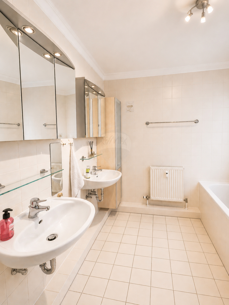 Bad Dachgeschosswohnung Bad Homburg vor der H�he / Kirdorf
