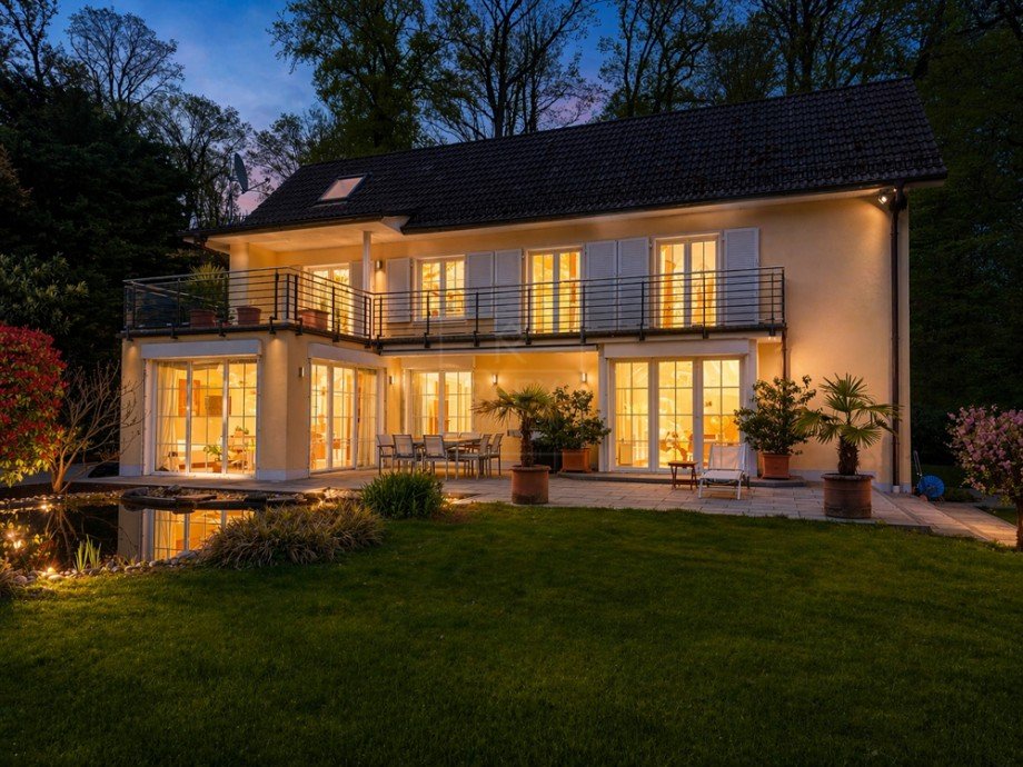 Hausansicht KI optimiert Villa Bad Homburg vor der H�he / Kirdorf