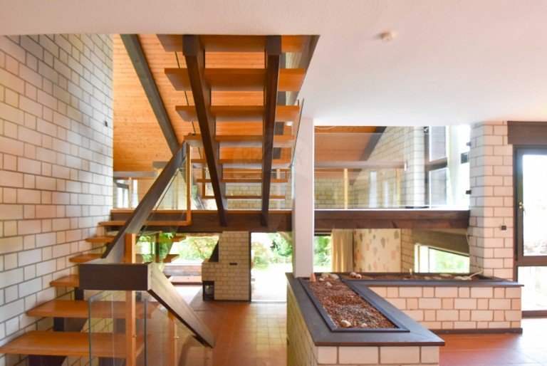 Wohn-/ Essbereich Weilrod Einfamilienhaus Bereit f�r neue Ideen:Architektonisch interessantes Haus mit EinliegerwohnungWeilrod - Altweilnau